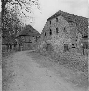 Getreidespeicher : Gutshof (Biohof und Meierei; Baubeginn um 1704, Erweiterung A. 20. Jh.). Kavaliershaus und Getreidespeicher
