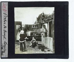 Hooch, Eine Frau und ihr Dienstmädchen in einem Hof (London, NG794)