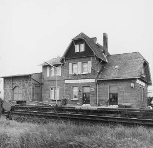 Bahnhofsgebäude; Hadamar, Bahnhofstraße (Niederzeuzheim) 1f
