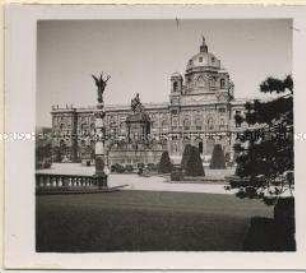 Wien, Natur- und Kunsthistorisches Museum mit Maria-Theresia-Denkmal