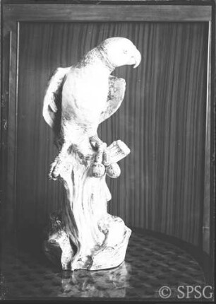 Berlin, Monbijou, Angebotener Porzellanvogel, Graf Haslingen. Stehen 1933 noch unabgeholt in Monbijou
