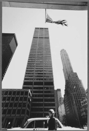Wolkenkratzer von unten aus gesehen, New York