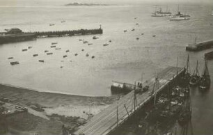 Helgoland. Hafen der Hauptinsel. Blick zur Nebeninsel (Düne; 1721 abgebrochen)