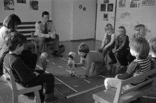 Verkehrserziehung für Vorschulkinder durch die Verkehrserziehungsgruppe der Karlsruher Polizei