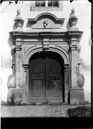Salem Kloster bzw. Schloss Salem Marstall linkes Eingangsportal