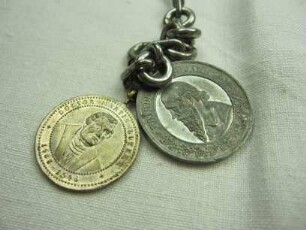 Zwei Medaillen an einer Kette: Allgem. Deutsches Turnfest, Frankfurt am Main 1880 400jähriger Geburtstag Martin Luther