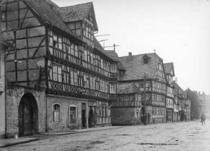 Wanfried, Marktstraße. Straßenansicht mit Gasthaus zum Schwan und Rathaus sowie weiteren Fachwerkhäusern