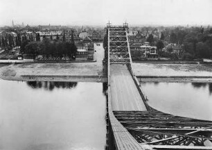 Dresden, Loschwitzer Brücke "Blaues Wunder" : Dresden-Blasewitz. Blick von der Loschwitzer Brücke ("Blaues Wunder", 1891-1893, H. M. Krüger, C. Köpcke) über die Elbe gegen "Schillergarten", "Toscana" und Villa "Marie"