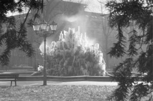 Eiskaskade im Brunnen am Friedrichsplatz