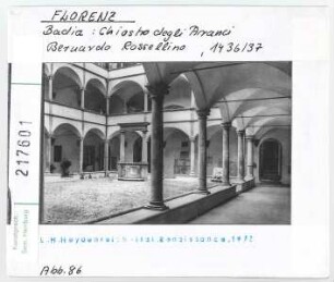 Florenz: Badia, Kreuzgang von Bernardo Rossellino