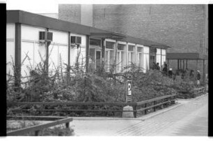 Kleinbildnegativ: Büro für Besuchs- und Reiseangelegenheiten, 1975