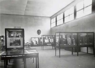 Das Buch. Sonderschau der Sächsischen Landesbibliothek Dresden. Raumaufnahme