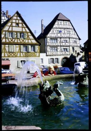 Ladenburg: Marktbrunnen, mit Kindern