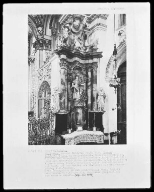Marienaltar (rechter Seitenaltar im Mittelschiff)