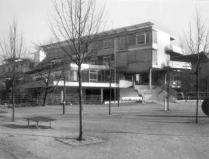 Dresden-Altstadt, Pillnitzer Straße 39. St. Benno-Gymnasium (1994-1996, G. Behnisch)