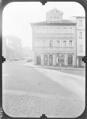 Gera, Große Kirchstraße. Wohnhaus mit Laden. Straßenfront