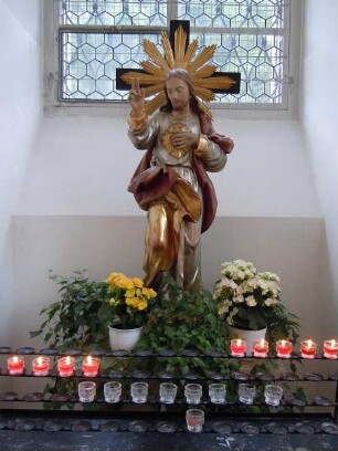 St. Martin - Wallfahrtskirche mit Christusfigur : Die Wallfahrtskirche Maria Kirchental steht im Wald bei St. Martin. Christusfigur in einer Seitenkapelle. Aufgenommen am 20. Juli 2011