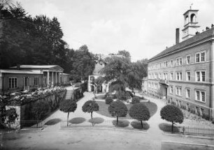 Thermalbad Wiesenbad, Kurpark : Thermalbad Wiesenbad. Eingang zum Kurpark mit Wandelhalle und Badehaus