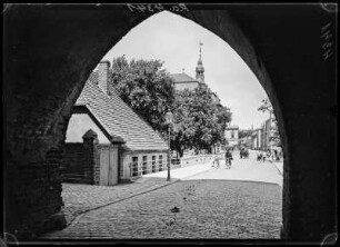 Schlawe (Slawno/Polen). Blick durchs Stolper Tor zum Kreishaus
