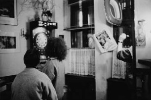 Beim Dartspiel in "Pepis Kneipe"