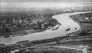Stadtteilansicht über die Elbe : Dresden-Übigau. Stadtteilansicht über die Elbe