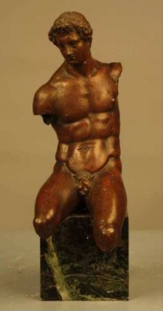 Sitzender Jüngling
