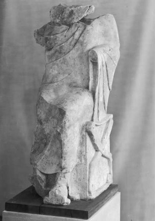 Sitzfigur eines Mannes