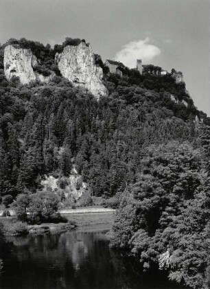 Schwäb. Alb, Donautal, mit Hausen, oben auf dem Berg gelegen