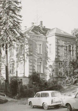 Markneukirchen (Vogtlandkreis), Villa (um 1890), Schulstraße 5, Straßenansicht mit Eingang