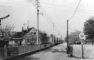 Oschatz-Merkwitz. Windmühlenweg, unweit der Bockmühle am Ortsausgang von Oschatz