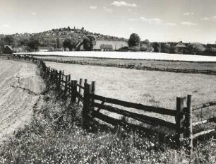 Stolpen. Stadtansicht von Nordwesten über Rennersdorf gesehen