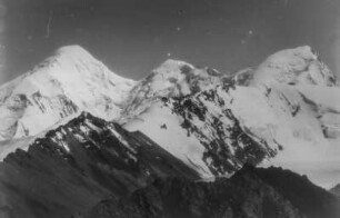 Gipfel : Schneebedeckte Gipfel am Muschketow Tal im Tian Shan Hochgebirge