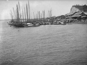 Fischerhafen : Ansicht vom Meer mit Blick auf das Dorf
