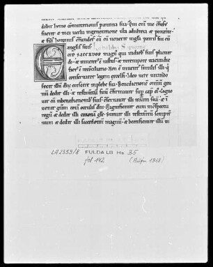 Lectionarium Missae — Initiale E(cce), Folio 142recto