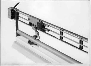 Hochspannungs- Umspannwerk: mit Lasttrennschaltern, Schaltanlagen und Transformatoren, hier: Trenn (?)- Schiene