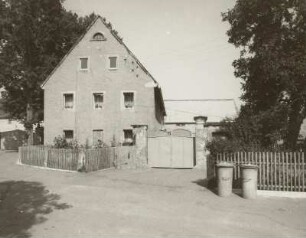 Maxen, Gehöft, Wohnstallhaus : Maxen (Kreis Pirna), Gehöft, Wohnstallhaus (um 1855) und Tor, Maxener Straße 19, Straßenansicht