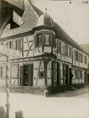 Adolf Hitler Straße 4. Fachwerk, Laden