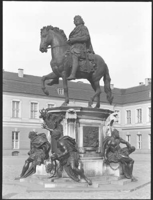 Berlin, Schloss Charlottenburg, Reiterstandbild des Großen Kurfürsten von Andreas Schlüter.