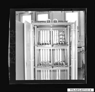 Schaltschrank Mediensteuerung geöffnet, Teilansicht 3, Foto 1983