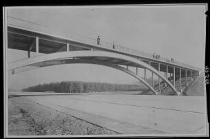 Straßenbrücke über die Autobahn Berlin - München bei Dessau