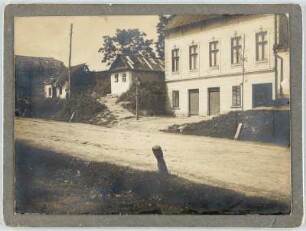 Wohnhäuser in Abtsdorf : Abtsdorf (Cluj-Napoca-Manastur / Rumänien). Wohnhäuser und Dorfschmiede. Straßenansichtl