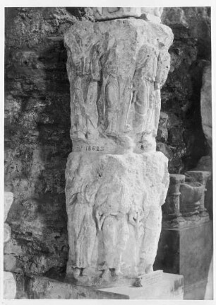 Kapitell aus dem Kirchenschiff von Saint-Germain-des-Prés: Stehende Figuren