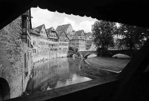 Schwäbisch-Hall: Blick durch die Holzbrücke auf den Kocher