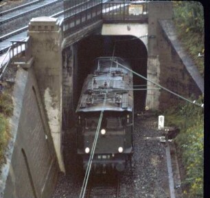 Stuttgart Zuffenhausen Lok 117 110 E HN-S Kreuzungsbauwerk Br7
