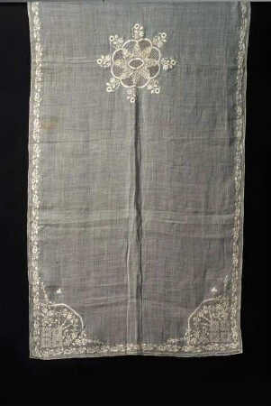 Schal mit Monogramm "L T"