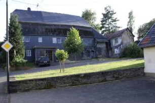 Wohnhaus mit angrenzender Scheune