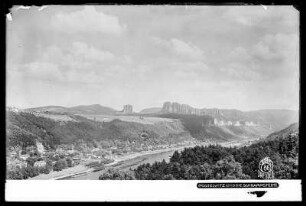 Blick auf Postelwitz mit Falkenstein und Schrammsteine
