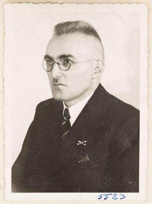 Franz Mielek, Bürobeamter, Lohnabteilung