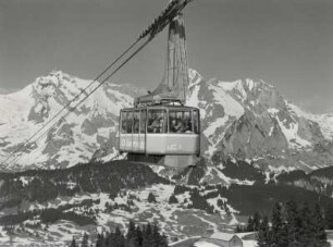 Mit der Seilbahn von der Bergstation Iltios hinauf zum Chäserugg