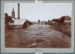 Vom Hochwasser am 30./31. Juli 1897 zerstörte Badeanstalt oder Fabrik (links) und Wohnhäuser Hackenberger und Glaser Schmidt (rechts) in Deuben (Freital)